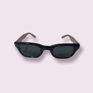 Velvet‎ Black Sleek Round Sunglasses